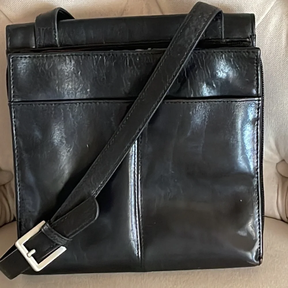 Hobo international black leather crossbody organizer